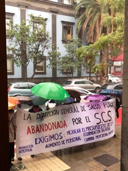 Archivo - Trabajadores de Salud Pública se concentran en protesta por el abandono de este departamento en los últimos 25 años