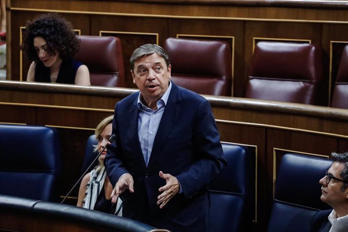 El ministro de Agricultura, Pesca y Alimentación, Luis Planas, interviene durante una sesión plenaria en el Congreso de los Diputados, a 14 de septiembre de 2022, en Madrid (España). El pleno aprobó ayer iniciar la tramitación de la reforma del Estatuto
