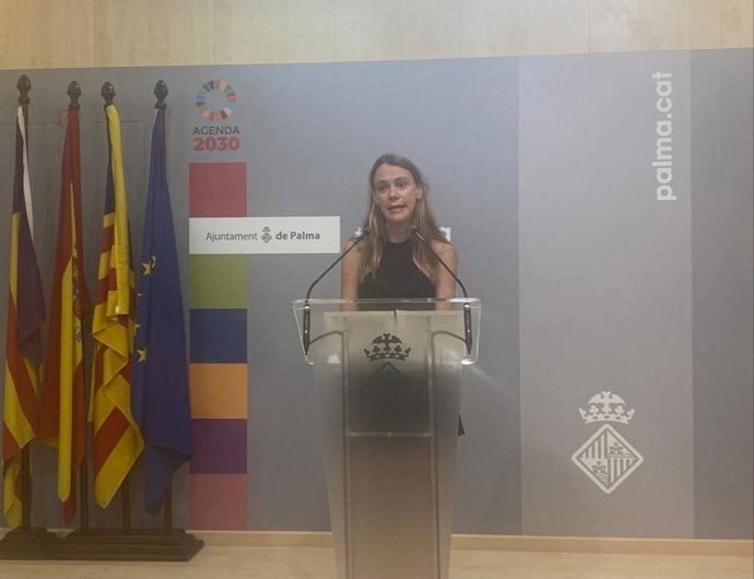 La regidora de Participación Ciudadana y Gobierno Interior, Cludia Costa, presenta el programa de los Casales de Barrio de Palma.