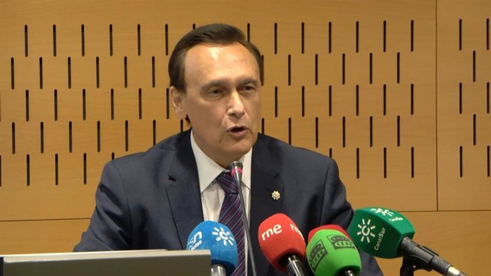 El consejero de Universidad, Investigación e Innovación, José Carlos Gómez Villamandos