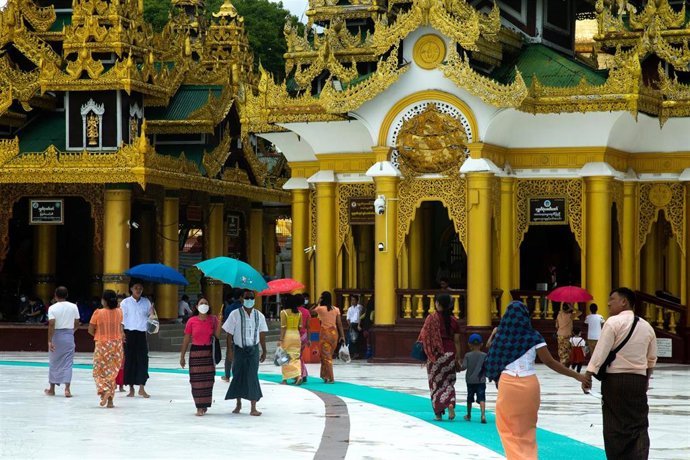 Archivo - Complejo religioso de Shwedagon, en Rangún