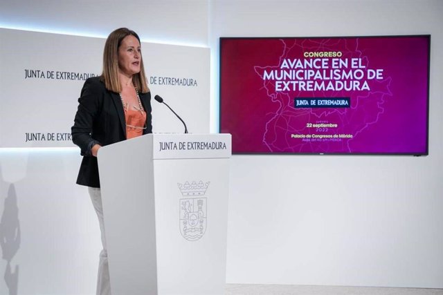 La directora general de Administración Local, Inmaculada Bonilla, en la presentación del Congreso 'Avances en el municipalismo de Extremadura'