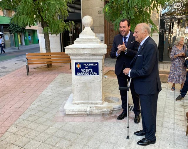 El empresario Vicente Garrido Capa recibe el homenaje del Ayuntamiento de Valladolid con la denominación de una plazuela a su nombre.