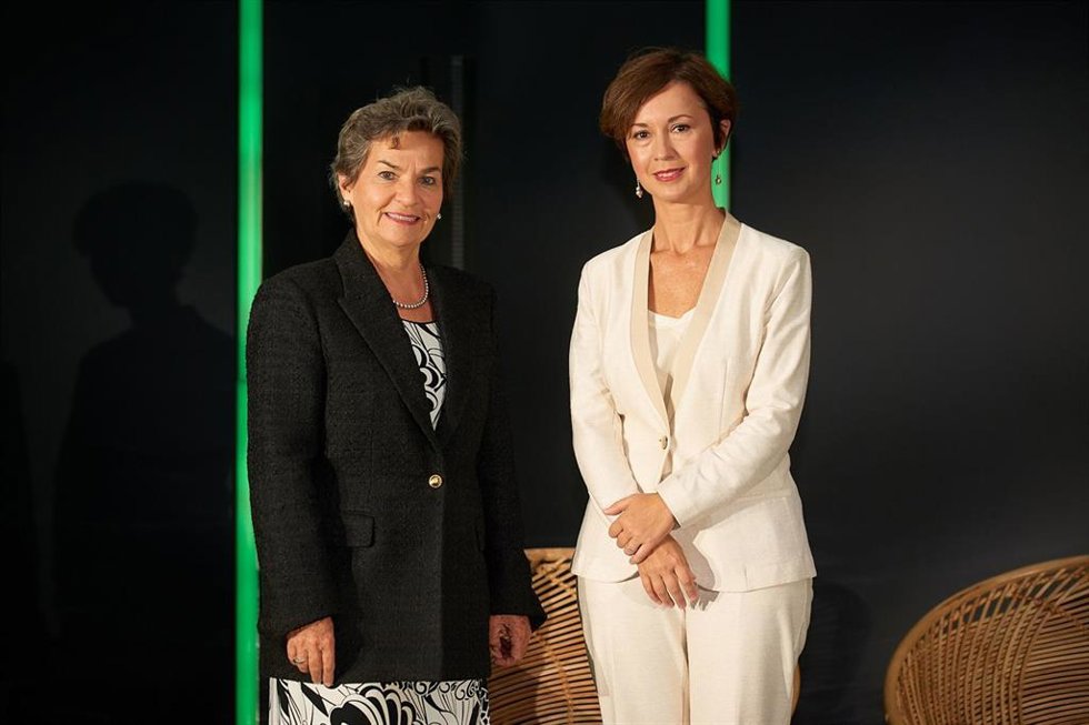 Hristiana Figueres (izda), exsecretaria Ejecutiva de la Convención Marco de las Naciones Unidas sobre el Cambio Climático; y Mariangela Marseglia (dcha), directora general de Amazon en España e Italia.