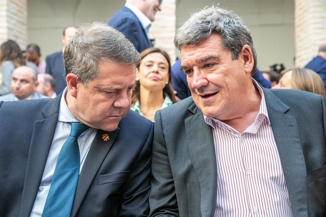El ministro de Inclusión, Seguridad Social y Migraciones, José Luis Escrivá, y el presidente de Castilla-La Mancha, Emiliano García-Page
