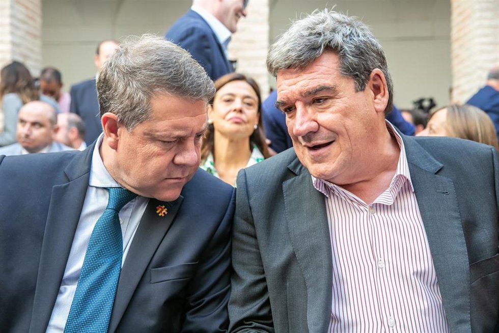El ministro de Inclusión, Seguridad Social y Migraciones, José Luis Escrivá, y el presidente de Castilla-La Mancha, Emiliano García-Page