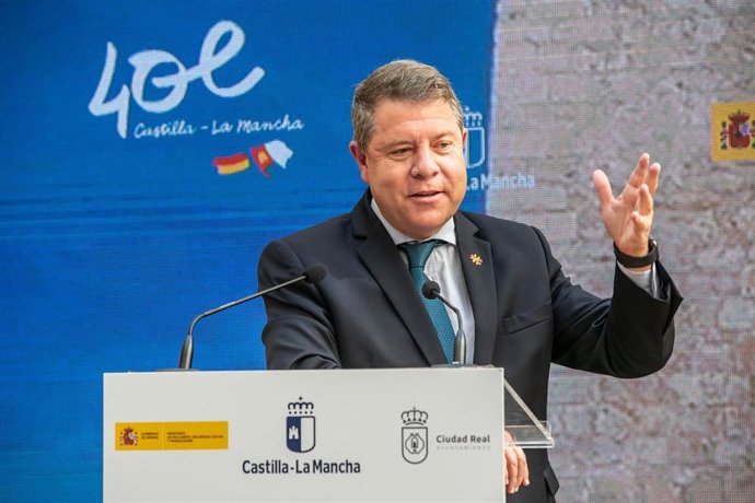 El presidente de Castilla-La Mancha, Emiliano García-Page, en la firma del protocolo para la reordenación del entorno del antiguo Hospital de Nuestra Señora de Alarcos'.