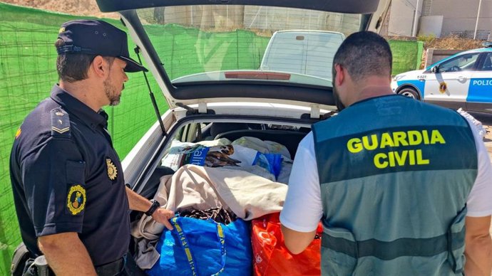 La Policía de la Generalitat y la Guardia Civil detienen a 18 personas e investigan a otras 55 por robar más de 110 toneladas de algarroba
