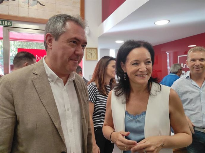 Juan Espadas y Rafi Crespín, en la sede del PSOE de Córdoba.