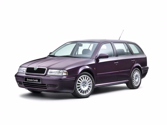 Archivo - El prototipo del Skoda Octavia Combi celebra su 25 aniversario