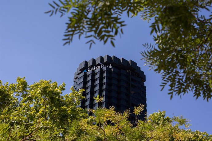 Archivo - Fachada de la sede de CaixaBank en la Avenida Diagonal de Barcelona, a 11 de julio de 2022, en Barcelona, Cataluña (España).