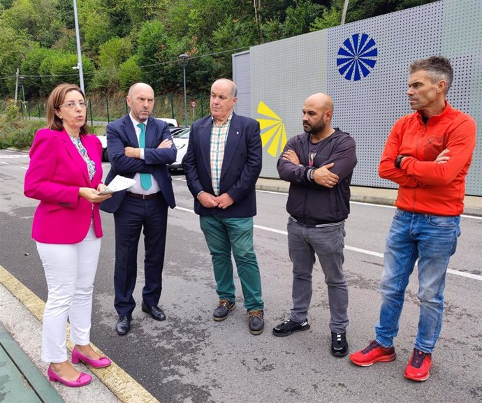 El alcalde de San Martín del Rey Aurelio, Enrique Fernández; el vicepresidente y consejero de Administración Autonómica, Medio Ambiente y Cambio Climático, Juan Cofiño, y la gerente de Cogersa, Paz Orviz.