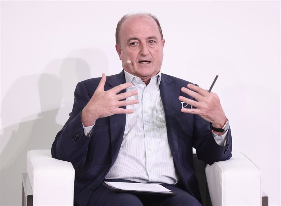 Archivo - El ex Ministro de Industria, Turismo y Comercio de España, Miguel Sebastián, interviene en la presentación del III Observatorio del Ahorro y la Inversión en España, en el Palacio de la Bolsa, a 18 de noviembre de 2021, en Madrid, (España). El 