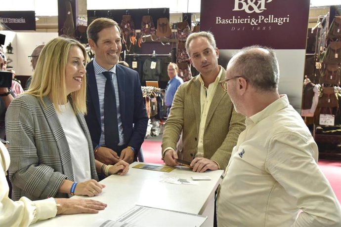 Fotografías Pp Extremadura (María Guardiola En Feciex)