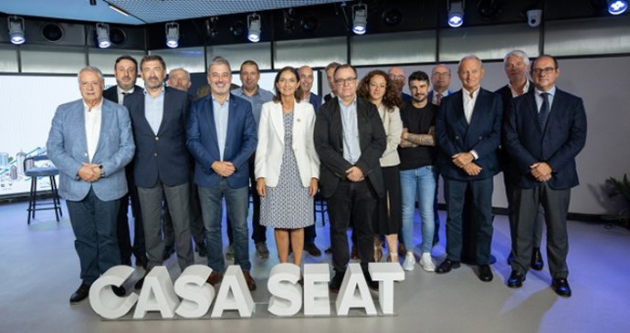 Tercera edición del Auto Mobility Trends 2022, que organiza Coche Global, junto a representantes de las patronales y asociaciones del sector