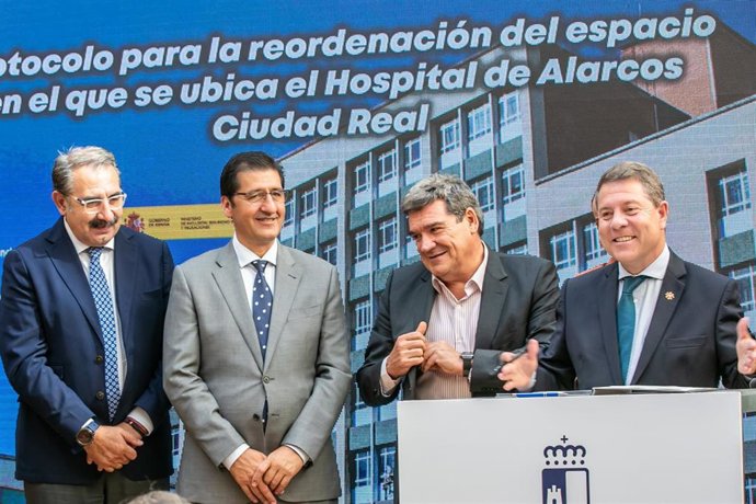 Firma del protocolo para la reordenación del entorno del antiguo Hospital de Nuestra Señora de Alarcos' en Ciudad Real.