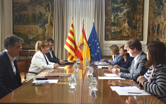 La ministra de Política Territorial, Isabel Rodríguez, y la consejera de Cultura de la Generalitat de Cataluña, Natalia Garriga.