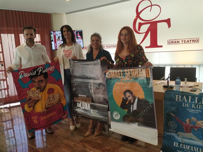 El diputado provincial de Cultura, Fernando Grande, la secretaria general de Cultura, Miriam García, la directora del Gran Teatro, Silvia González, y la concejala de Cultura, Fernanda Valdés