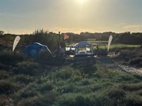 Un campamento en València vela día y noche por los 101 huevos del único nido de tortuga marina en España