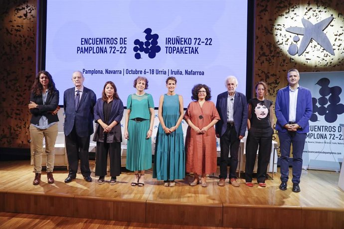 La presidenta de Navarra, María Chivite, con los participantes en la presentación de la programación de los Encuentros de Pamplona 77-22 en Madrid