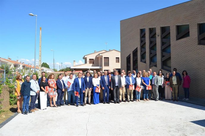 El consejero de Administración Local y Digitalización, Carlos Izquierdo, se reúne en Fuente el Saz de Jarama con alcaldes.