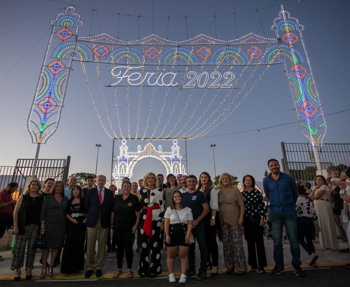 Inauguración de la Feria de Castilleja de la Cuesta con el tradicional alumbrado.