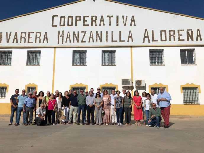 El delegado de Agricultura reconoce al Consejo Regulador de la aceituna Aloreña la defensa y promoción de este producto singular