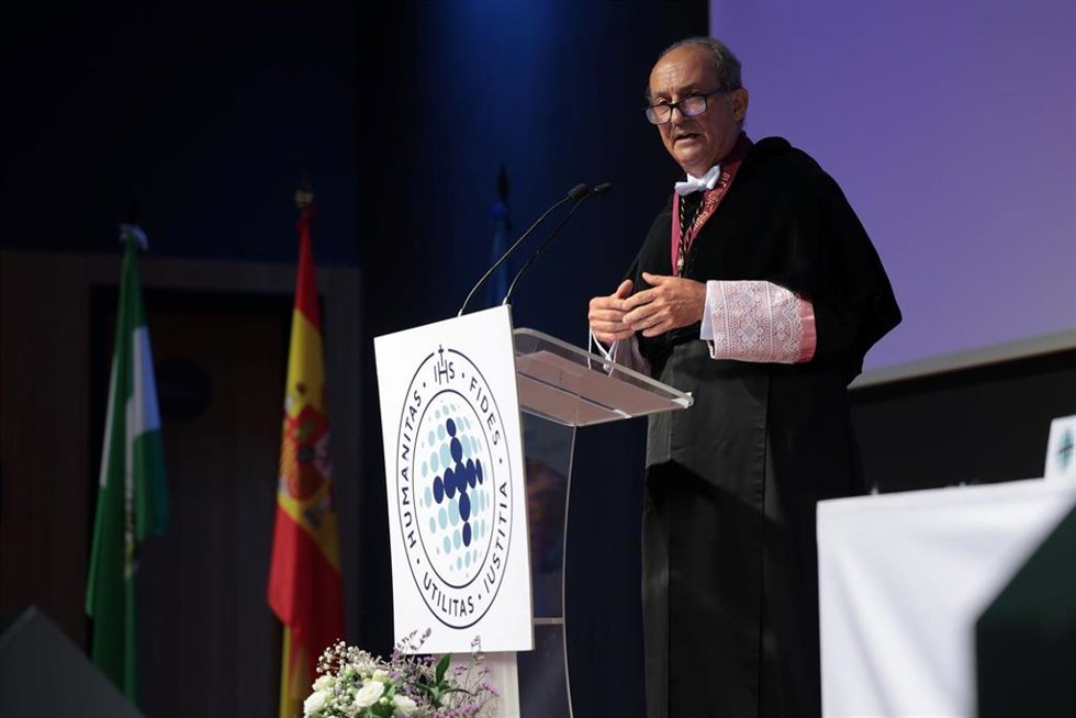 Loyola celebra el acto de apertura de su décimo curso y destaca su consolidación como universidad de calidad