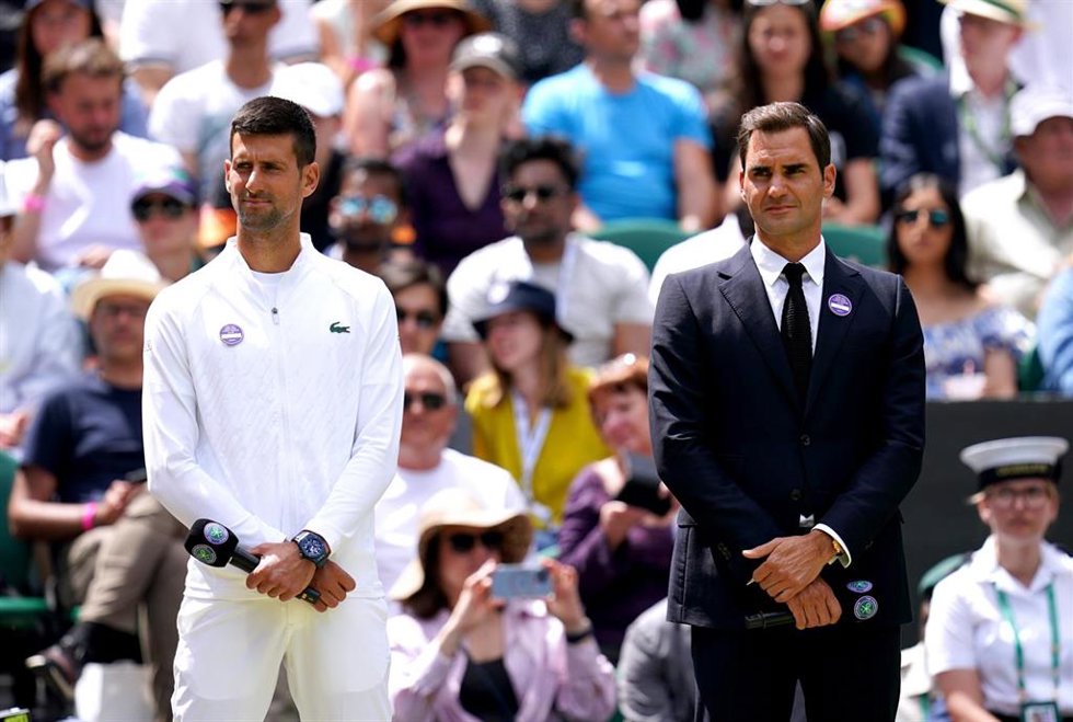 Archivo - Novak Djokovic y Roger Federer