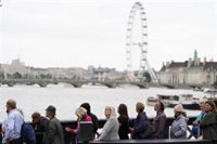 La Policía de Londres detiene a un exhibicionista en la cola de la capilla ardiente de Isabel II