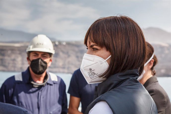 Archivo - La ministra de Ciencia e Innovación, Diana Morant, durante su visita al buque Ángeles Alvariño, durante la segunda jornada de su viaje a La Palma, a 21 de octubre de 2021, en La Palma