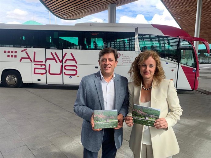 Presentación de la guía Descubre Álava en transporte público