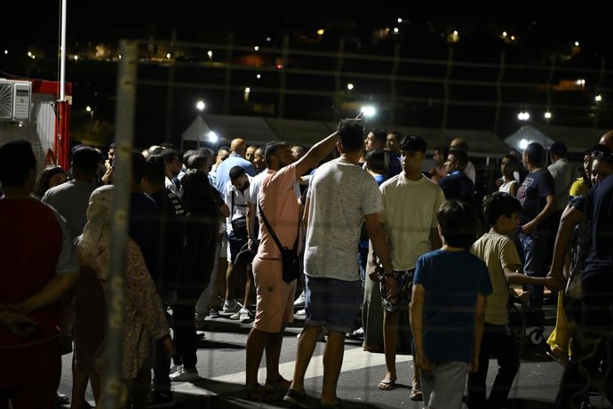 Archivo - Largas colas en la frontera de Ceuta por la Operación Paso del Estrecho