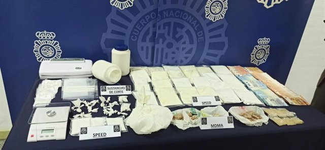 Droga y dinero incautados en una operación policial en Burgos.