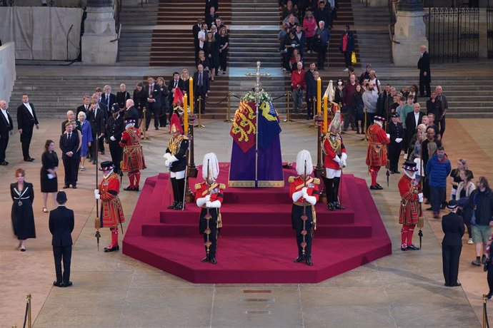 Capilla ardiente de la reina Isabel II en el Palacio de Westminster, en Londres