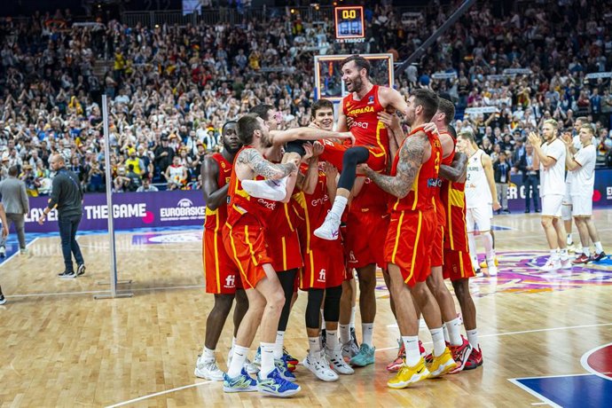 España celebra el pase a la final del Eurobasket 2022.