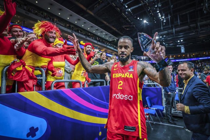 Lorenzo Brown celebra el pase a la final del Eurobasket 2022.