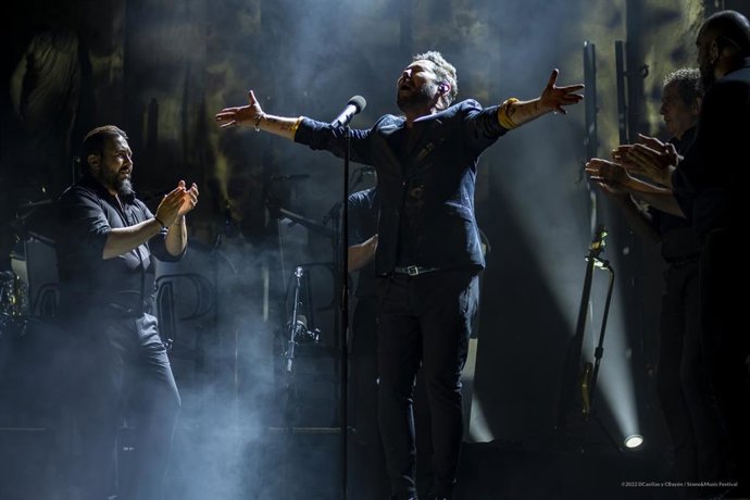 Miguel Poveda durante su actuación en el Teatro Romano de Mérida.