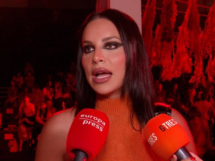 CARMEN JEDET EN EL DESFILE DE ÁLVARO CALAFAT