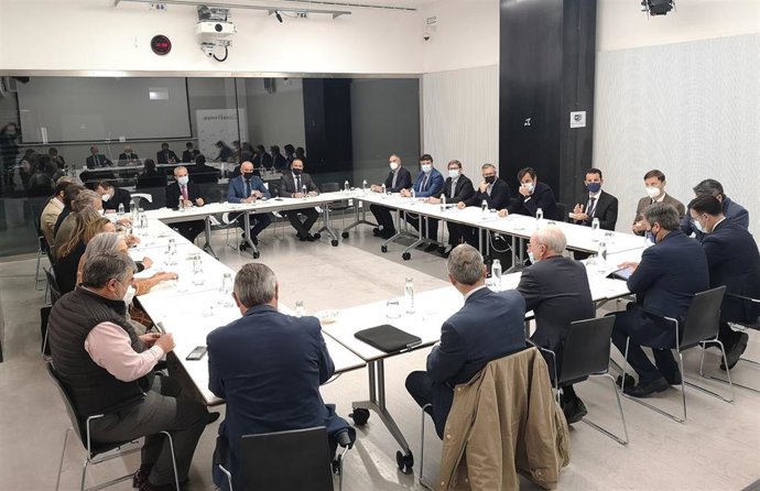 Archivo - El Ayuntamiento ejecuta obras de pavimentación en el PCT Cartuja por un importe de más de 350.000 euros