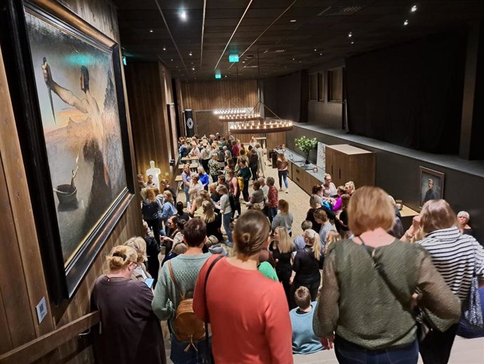 Asistentes a la inauguración de la feria noruega 'Kamille Weekend'