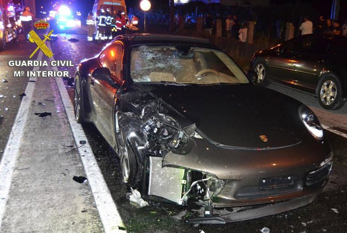 Imagen del vehículo que colisionó contra una moto en Meis (Pontevedra)