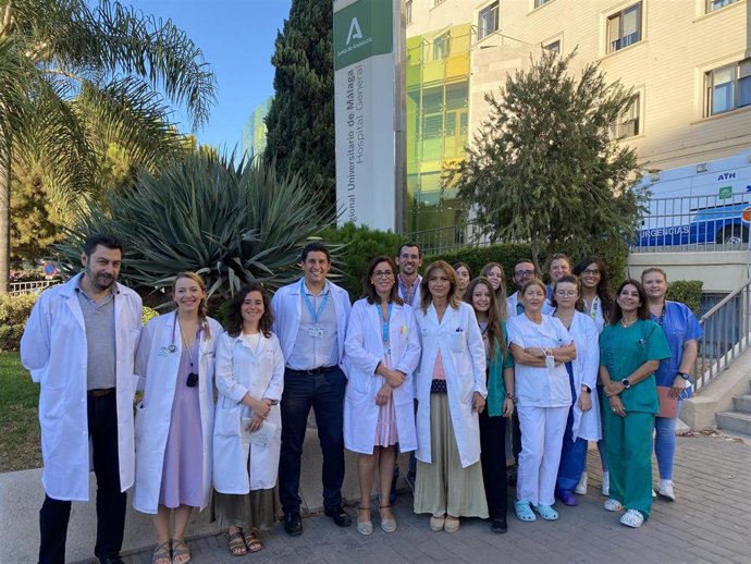 Equipo de trasplantes de médula ósea en el Hospital Regional de Málaga
