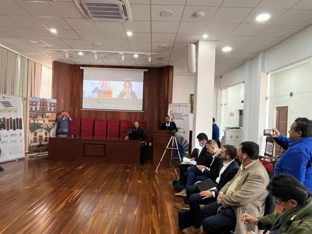 Francisco Reyes, en un seminario para fortalecer la cooperación con gobiernos locales y regionales de Bolivia