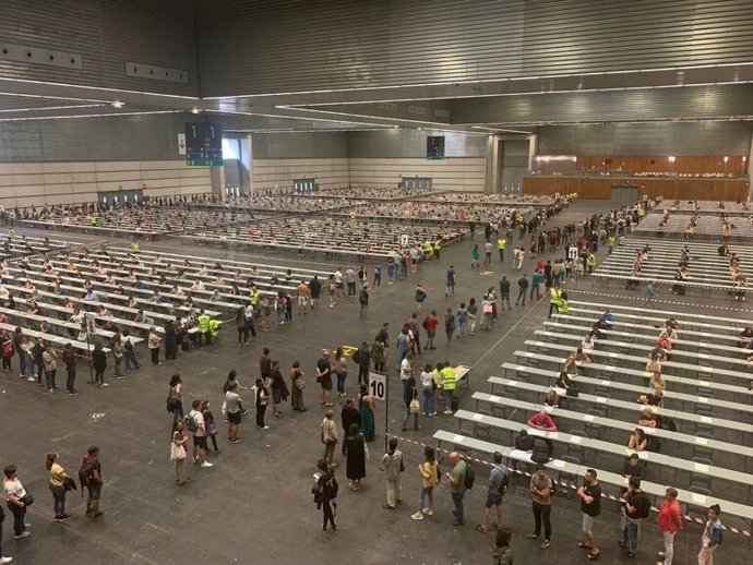 EL BEC de Barakaldo acoge este fin de semana la primera OPE de Administración General con 24.000 opositores que optan a 1.272 plazas.