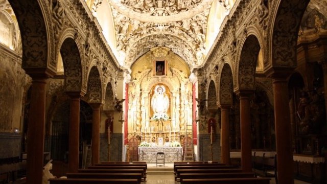 Interior de la parroquia de Santa María la Blanca.
