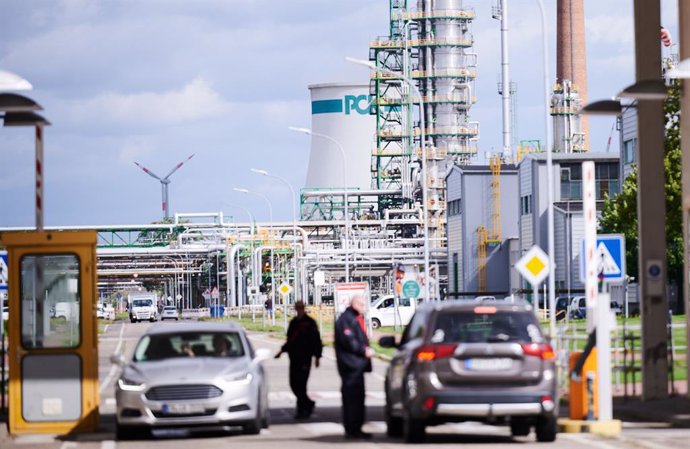 Dos cotxes són controlats l'entrada de la refineria PCK a Schwedt de Rosneft
