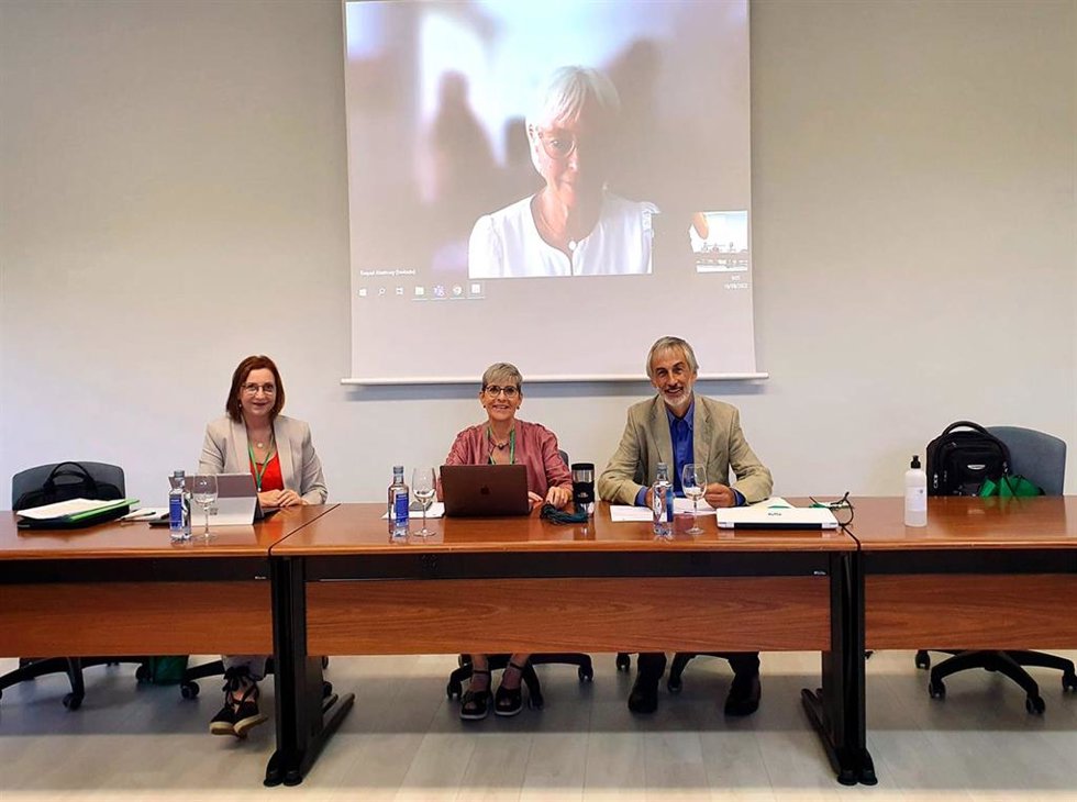 El director general de Justicia de Navarra, Rafael Sainz de Rozas, junto con las magistradas Carme Guil, Rosalía Alaya y Raquel Alastruey