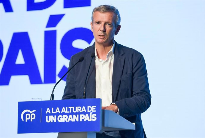 El presidente de Galicia, Alfonso Rueda, en la interparlamentaria del PP en Toledo