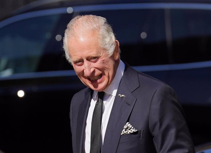 El rey Carlos III de Inglaterra llega a la sede de la Pollcía Metropolitana en Londres